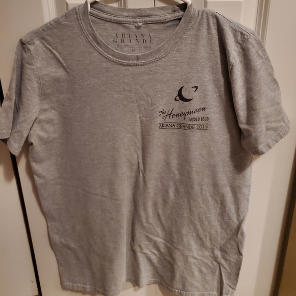 **SOLD** Ariana Grande 2015 Concert T-shirt - Picture 2 of 4